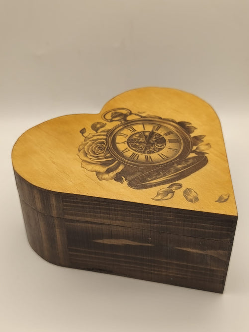 Boîte coeur en bois