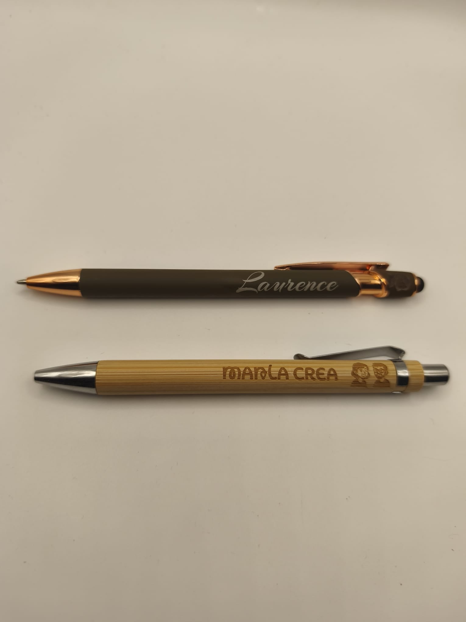Stylo en Bois Personnalisé – Gravure Laser (Par 5 ou Pack)