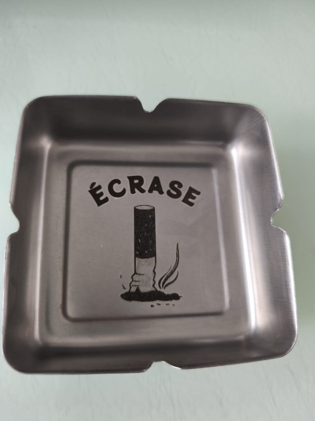 Cendrier Rond en Aluminium Personnalisable – Finition Métal Brossé